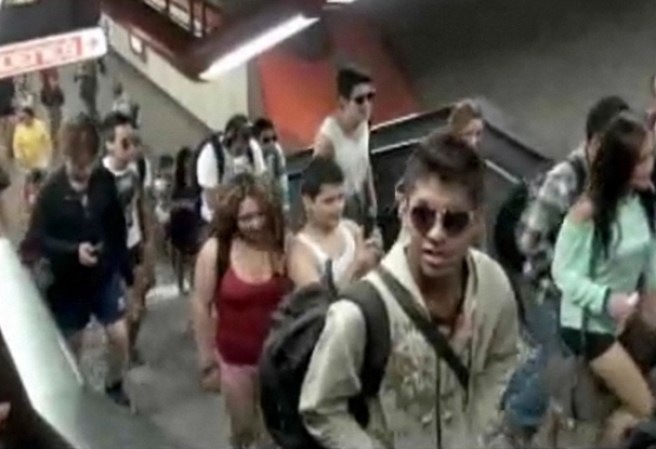 Como es costumbre, cada segundo domingo del año los neoyorquinos se quitaron los pantalones para abordar el subway de la ciudad.