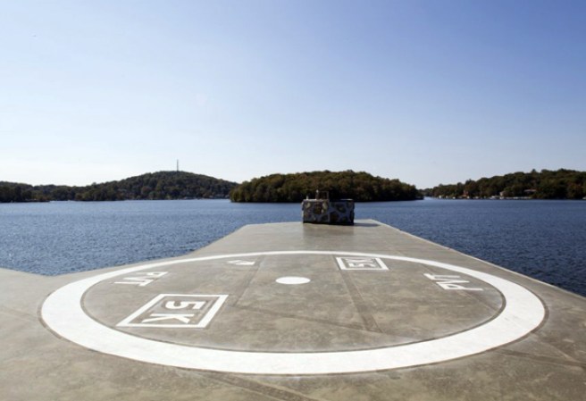 La isla Petra cuenta además con un helipuerto.