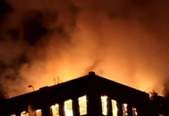 15 DE FEBRERO, 2013: Un fuego voraz se desató en una importante universidad de Nueva York.