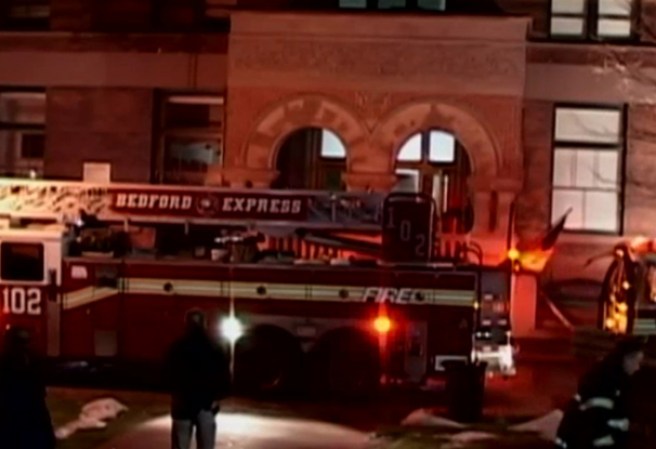 Las llamas de un intenso fuego destruyeron parcialmente el edificio principal del Instituto Pratt de NY.