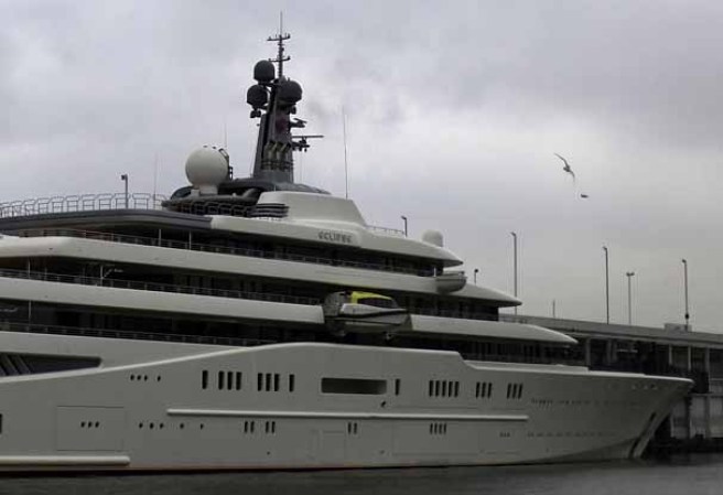 La nave fue diseñada por Terence Disdale Design y el arquitecto naval Francis Design.