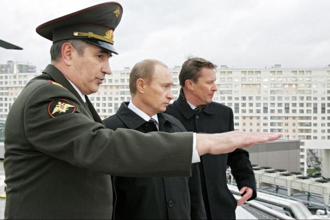A la vez que otro cable agrega que el fiscal español Jose Grinda cree que el Servicio Federal de Inteligencia de Rusia y la agencia militar de espionaje controlan a la mafia rusa.