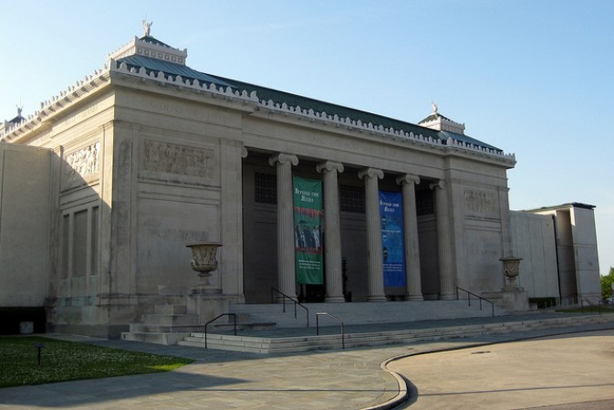 MUSEUM OF ART: El museo alberga una colección de $200 millones en 46 galerías de pintura y escultura europea desde el siglo XVI al XX.