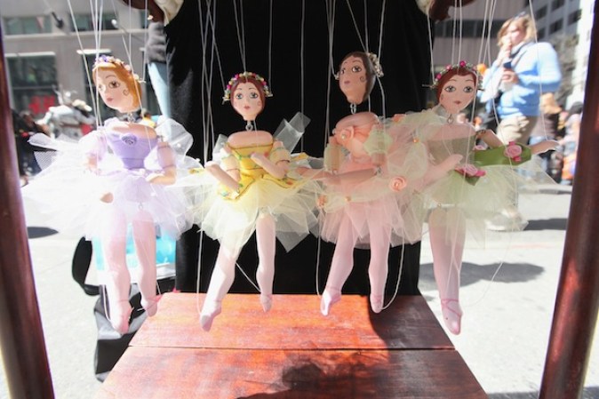 Y las marionetas salieron también a festejar la Pascua.