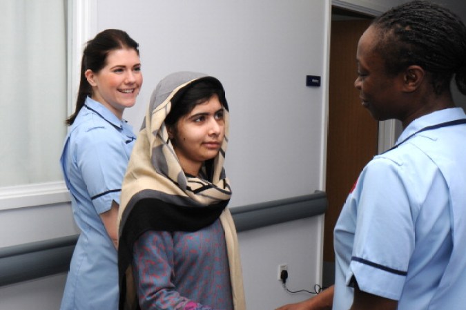 En octubre del 2012, Malala Yusafzai, de 15 años pasó a la historia cuando por militar a favor de la escolarización de las niñas, fue atacada por los talibanes paquistaníes.