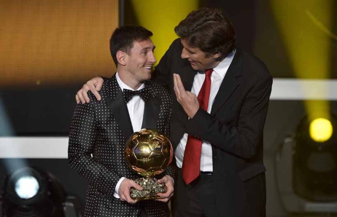 Lionel Messi volvió a engrandecer la historia del fútbol mundial al convertirse en el primer futbolista que gana cuatro veces seguidas el Balón de Oro al mejor jugador del año de la FIFA.