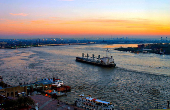 CANAL STREET FERRY: Ferry gratis por el Mississippi a Algiers Point, además cuenta con una de las mejores vistas de la ciudad.