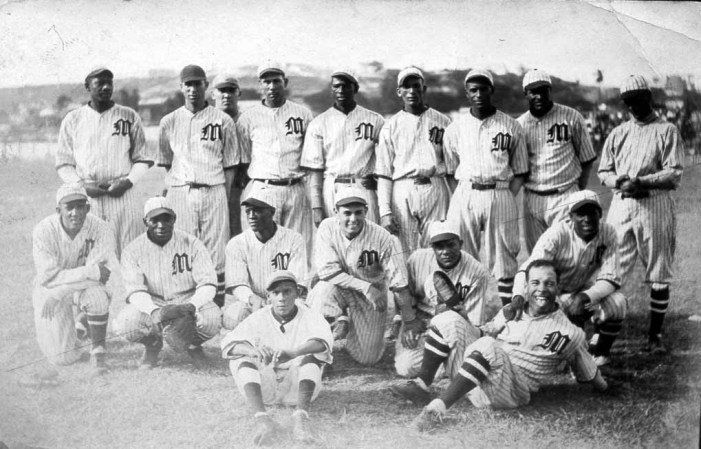 Marianao fue el primer equipo de la Liga Profesional Cubana del siglo XX en ganar un campeonato en el año de su debut . En esta imagen de 1923 aparece su manager, Baldomero "Merito" Acosta (cuarto de izquierda a derecha de rodillas), extraordinario jugador del circuito cubano y de las Grandes Ligas que facturó el único Triple Play sin asistencia logrado por un jardinero en la historia del béisbol cubano.