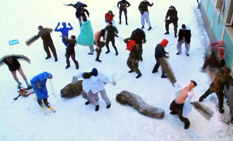 Imitaciones del baile neoyorquino “Harlem Shake” se propagan como epidemia por todas partes.