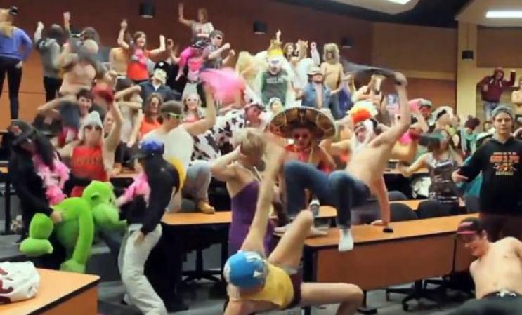 Imitaciones del baile neoyorquino “Harlem Shake” se propagan como epidemia por todas partes.