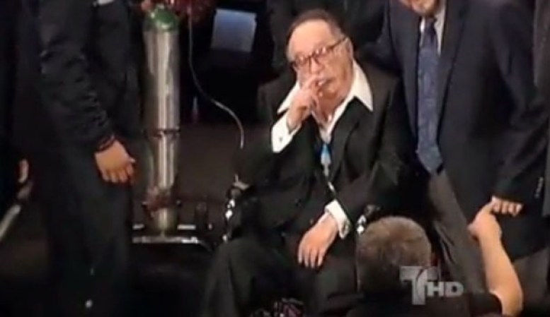 29 de febrero, 2012: Roberto Gómez Bolaños, de 83 años, tuvo que ser trasladado de emergencia al hospital, minutos antes de iniciar la gala "América celebra a Chespirito" en el Auditorio Nacional de la Ciudad de México.