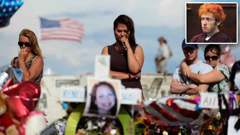 20 DE JUNIO, 2012: Al menos 12 personas murieron cuando un hombre armado entró en una sala de cine en Aurora, Colorado, lanzó una granada de gas y abrió fuego durante el estreno de la película “Batman, The Dark Knight Rises". James Holmes, estudiante de 24 años y graduado de la Universidad de Colorado, ha sido acusado de las muertes.<br /><br />Fuente: AP