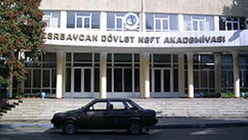 30 DE ABRIL, 2009: Farda Gadyrov, de 29 años de edad, entra a la prestigiosa institución Azerbaijan State Oil Academy, en la capital, Baku, armado con una pistola automática y mata a 12 personas antes de suicidarse.<br /><br />Fuente: AP