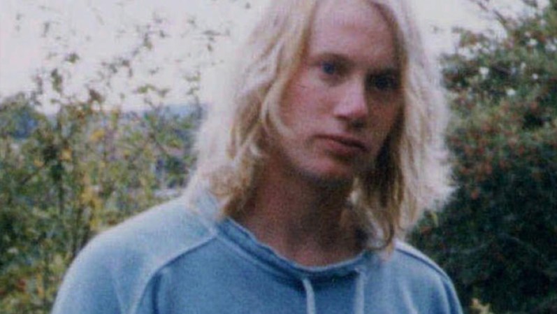 28 DE ABRIL, 1996: Martin Bryant, de 29 años, irrumpe en una cafetería en la comunidad costera de Port Arthur en Tasmania, Australia, disparando a muerte a 20 personas. Huyendo del lugar, mata a otras 15 personas. Fue capturado y encarcelado.<br /><br />Fuente: AP
