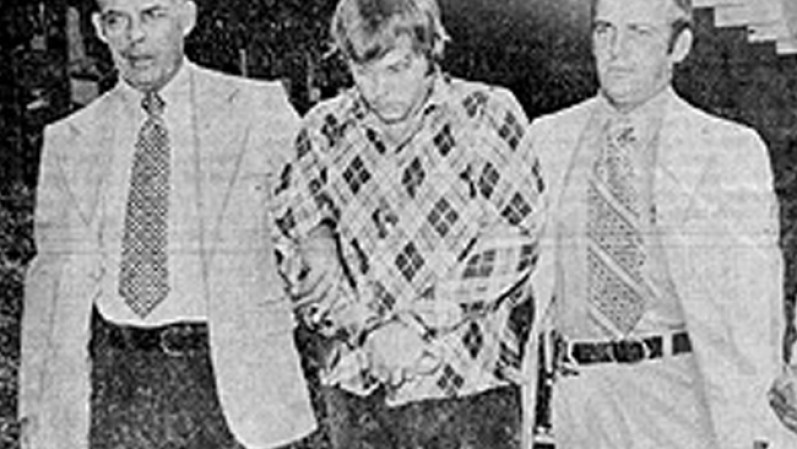 12 DE JULIO, 1976: Edward Charles Allaway, un custodio de la biblioteca de la Universidad Estatal de California, Fullerton, mata a tiros a siete compañeros, hiriendo a otros dos.<br /><br />Fuente: AP