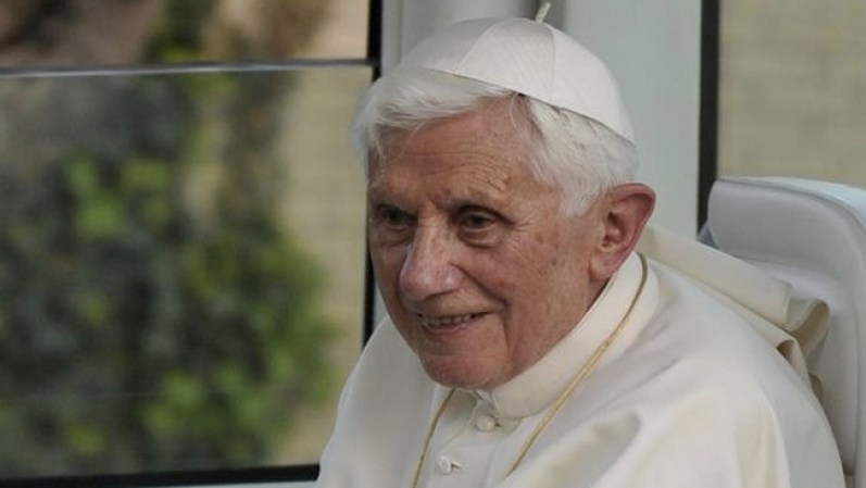 16-19 de septiembre de 2010: Durante la primera visita de un Papa a Gran Bretaña se reúne con la reina Isabel II, el arzobispo de Canterbury Rowan Williams y beatifica a John Henry Newman, un anglicano converso que llegó a cardenal. En la foto: El Papa Benedicto XVI inició en México su primera gira por países de habla hispana.