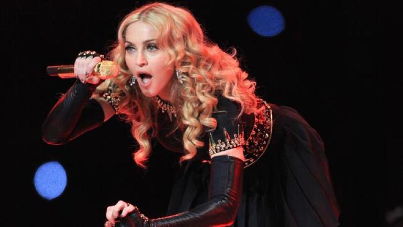 Pero cuando interpretó 'Music', 'Ray of Light', 'Holiday' y 'Express Yourself', los asistentes la vitorearon.