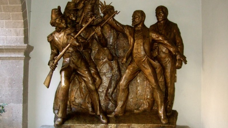 Una escultura de gran relevancia por su nombre: "Los valientes no asesinan"