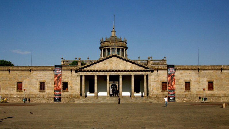 Otra de las joyas del centro histórico de Guadalajara es el Instituto Cabañas. Su construcción comenzó en 1810 y su función inicial fue la de un horfanatorio. Actualmente es un importante centro cultural.