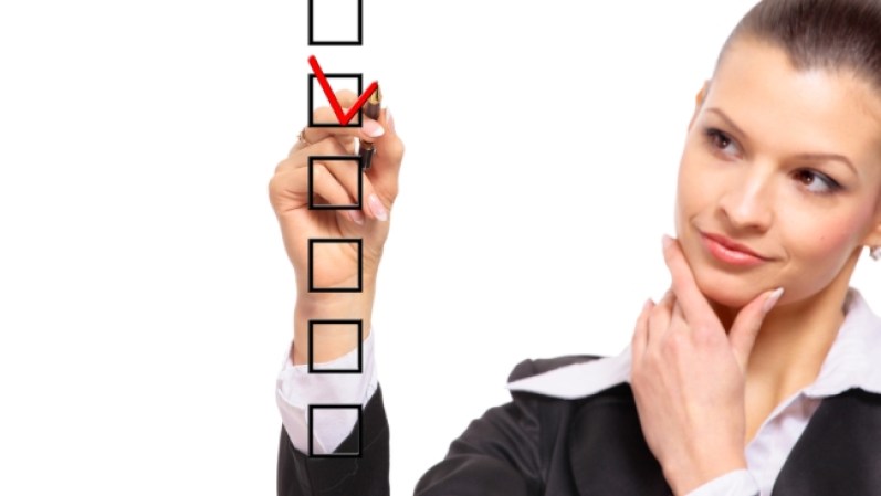 Tomar decisiones. Tienes que ser autónoma, capaz de resolver circunstancias complejas sin que tu jefe esté encima de ti. Esta característica es muy importante a la hora de darte mayores responsabilidades.