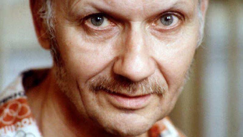Otro ruso, Andrei Chikatilo, fue condenado por asesinar a 52 personas, en su mayoría niños, entre 1978 y 1990. Durante su juicio dijo que le hizo un favor a la sociedad al eliminar a personas indeseables (muchas de sus víctimas eran prostitutas juveniles, alcohólicos o niños fugados de su casas). Fue fusilado en 1994.
