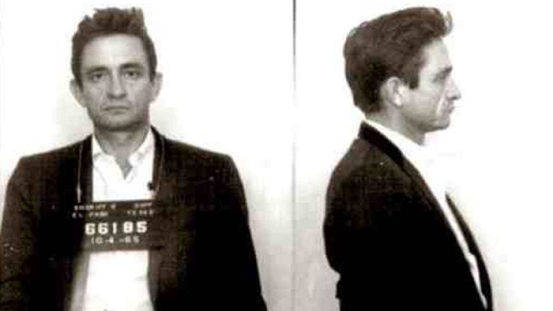 Johnny Cash: El legendario intérprete de country fue arrestado en 1965 en el Paso, Texas, por sospecha de tráfico de heroína desde México. La droga escondida en su guitarra eran fármacos controlados, no sustancias ilegales.