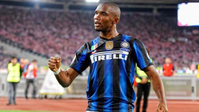 Samuel Eto'o: $15 millones. El jugador camerunés es el único en haber conseguido ser reconocido como mejor futbolista del año en Africa en cuatro ocasiones. Puma y Ford son algunos de sus patrocinadores.