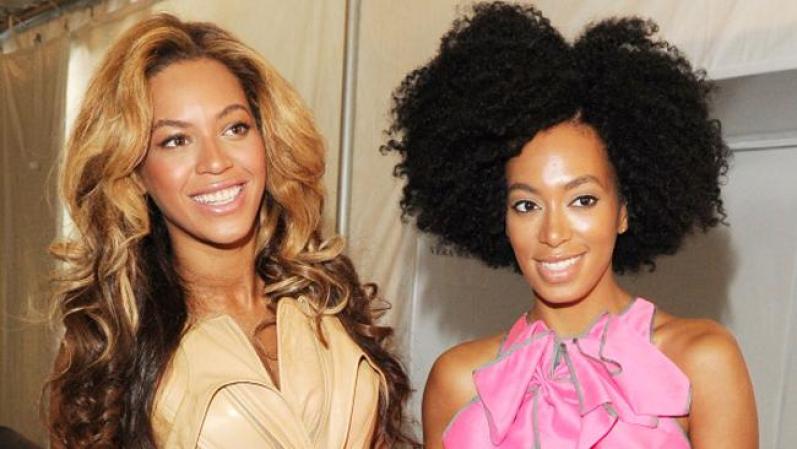 Con su hermana Beyoncé, amigas inseparables.