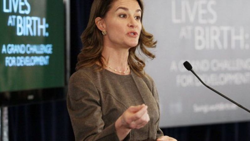 Además de ser la esposa del gurú de Microsoft, Bill Gates, Melinda Gates es co-creadora de la Fundación Gates, la entidad privada de caridad más grande del mundo, que se enfoca en la prevención del SIDA. Junto a su marido son los donantes más generosos del mundo.