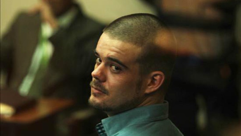 El holandés, Van Der Sloot se declaró culpable del asesinato en el 2010 de Stephanie Flores, una joven peruana de 21 años y fue fue sentenciado a 28 años de prisión. Es sospechoso también de la muerte de la estadounidense, Nathalee Holloway, desaparecida en Aruba.