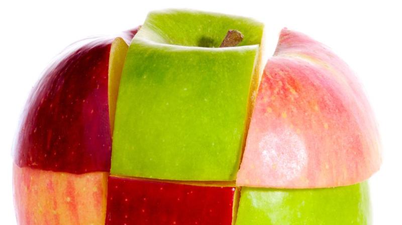 4) Manzanas: <br /><br /><br />Tienen antioxidantes, especialmente vitamina C que hace bien a la piel y las encías. Una sola manzana ofrece un cuarto de tu requerimiento diario de vitamina C. también contienen pectina, que ayuda a reducir el colesterol y mantener el sistema digestivo saludable.