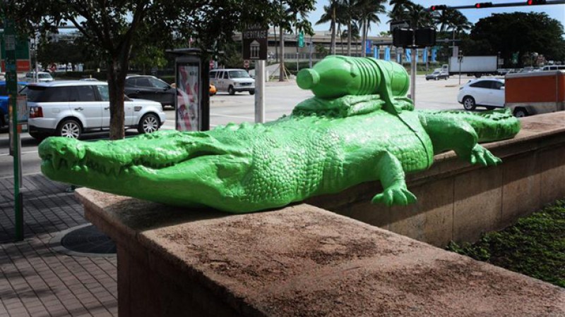 En Biscayne Blulevard se pueden ver este caimán que forma parte del proyecto artístico "Foreverglades", realizado por el búlgaro William Sweetlove en conjunto con el grupo Crackin Art.