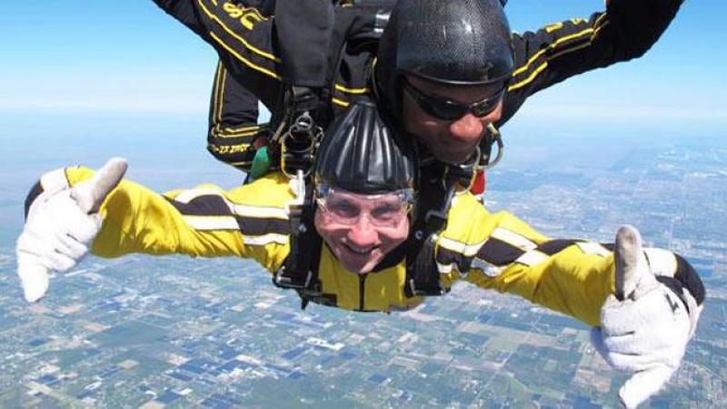 Gerente yankee se fractura en “skydiving”
