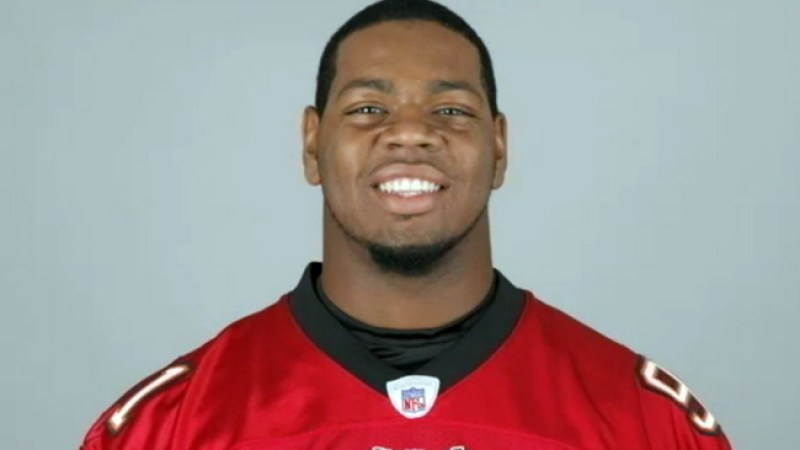 NFL: Jugador arrestado por viajar armado