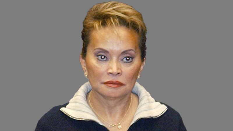 Elba Esther Gordillo enfrenta cargos relacionados con corrupción y malversación de fondos.