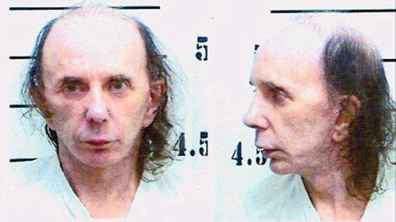 El productor Phil Spector, quien cimentó su prestigio en la industria con trabajos para Tina Turner y The Beatles, fue acusado de matar con un disparo a una actriz en febrero de 2003, horas después de que ambos salieran de un club nocturno en el cual trabajaba ella. Fue sentenciado a 19 años de cárcel.