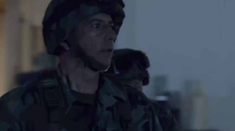 La fuerza élite del ejército finalmente entra. Todos creen que Escobar está en el área, luego de que el hijo del Patrón despistara a las autoridades diciendo en entrevista que su padre estaba escondido en un túnel bajo La Catedral.