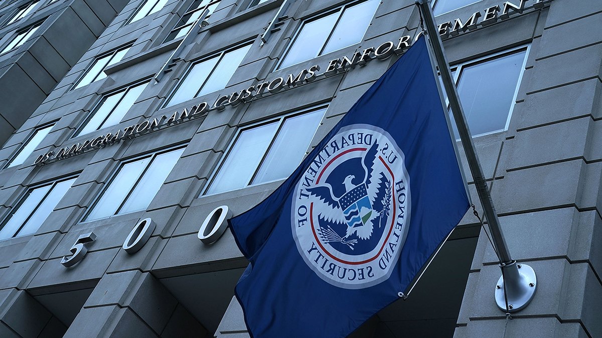 Acusan a hombre de lanzar bomba casera contra edificio de ICE en Atlanta, Georgia