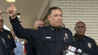 El jefe de Policía de Houston, Art Acevedo, habla sobre el incidente ocurrido al sur de Houston.