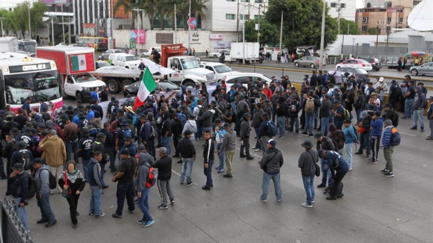mexico-policias-protesta-bloqueos