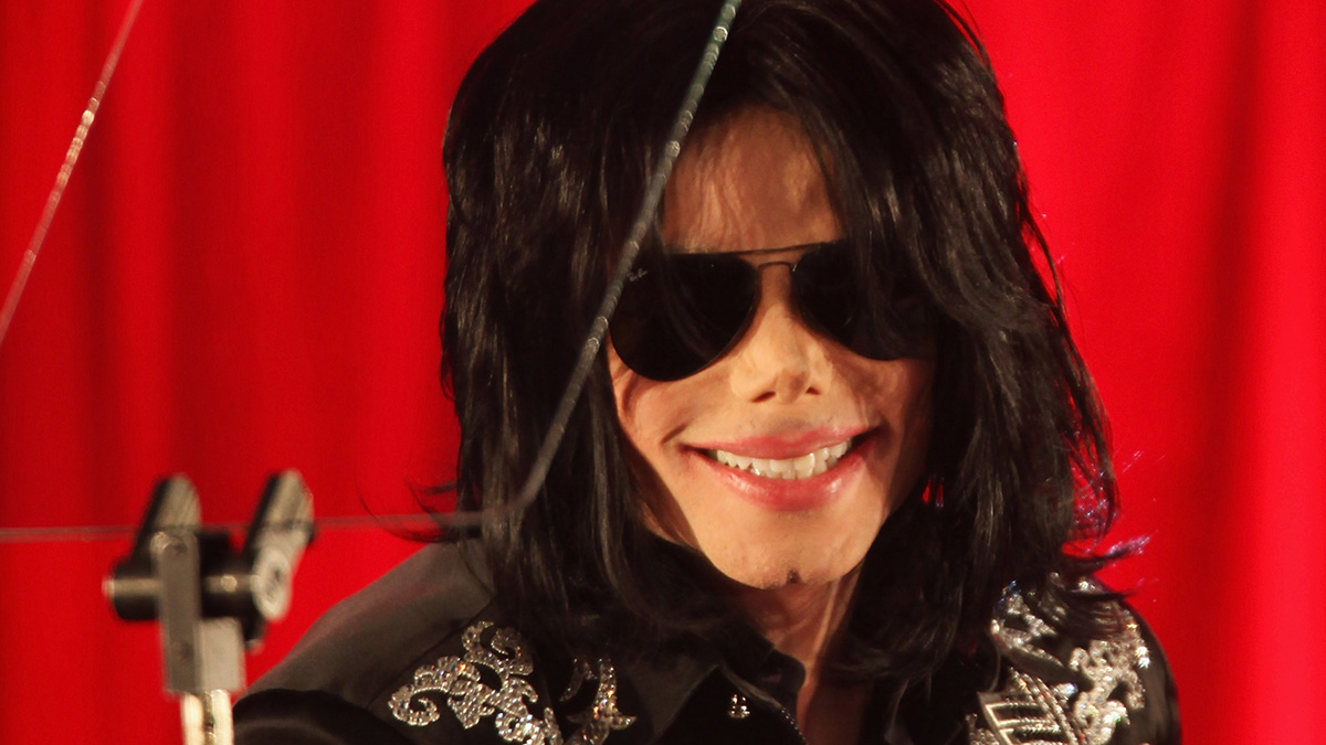 ¿Michael Jackson está vivo? Usan foto