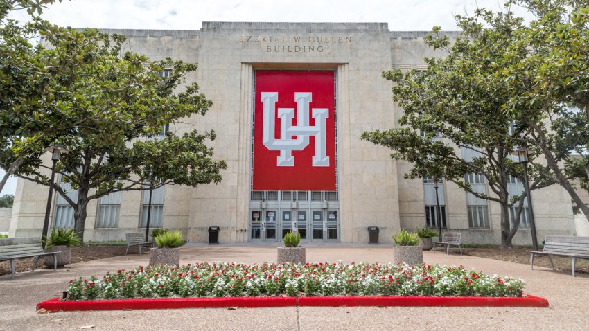 La escuela de medicina de UH es una de las más recientes en el Estado.