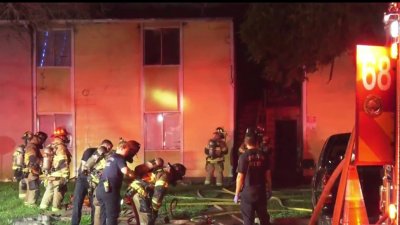Incendio deja sin hogar a ocho familias en el noroeste de Houston