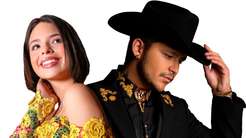 Fotografía cedida este viernes por Universal Music Latin Entertainment (UMLE) en la que aparecen los jóvenes artistas mexicanos Christian Nodal (d) y Ángela Aguilar (i), quienes han convocado a la inocencia y la nostalgia por el “amor descomplicado” en su primer dueto, “Dime cómo quieres”, una ranchera que describieron a Efe como un “homenaje a cuando las relaciones eran más fáciles”. EFE/UMLE