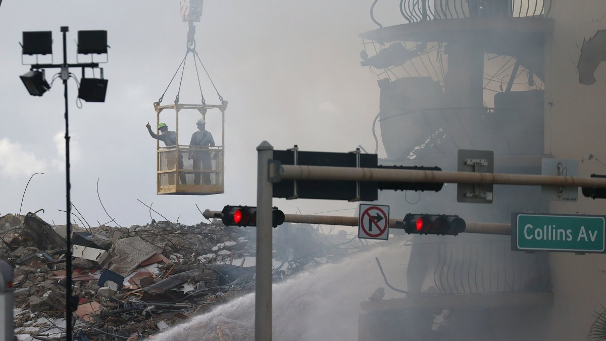 Derrumbe de edificio en Miami Beach: Incendio bajo los escombros dificulta labores de rescate – Telemundo Houston - Vimarsana News