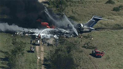 https://media.telemundohouston.com/2021/10/TX-plane-crash-small-gif-1.gif?fit=400%2C225&quality=85&strip=all