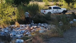 Cargamento de drogas esparcido tras un accidente