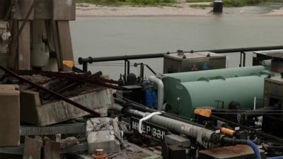 Puente continúa cerrado en Galveston tras choque de barcaza