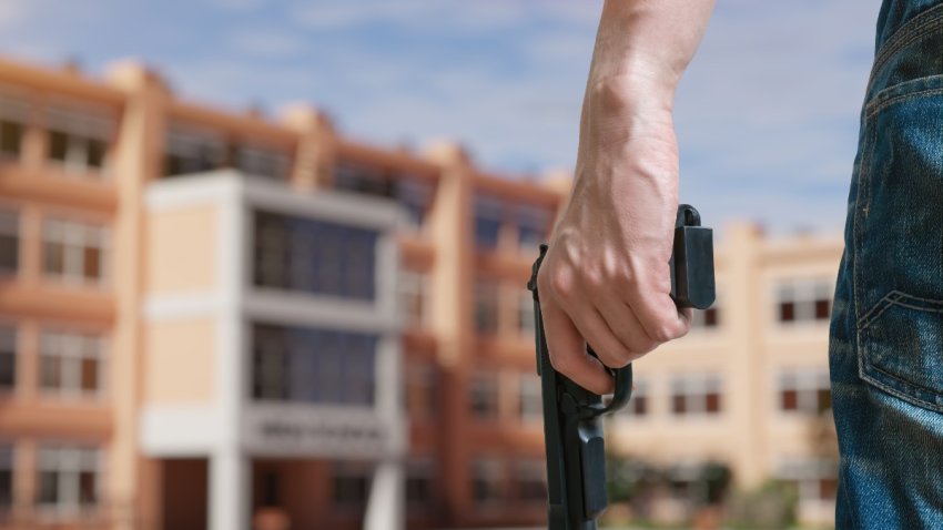 “Dispararé en la escuela”, el mensaje de adolescente arrestado por publicar amenaza en redes sociales