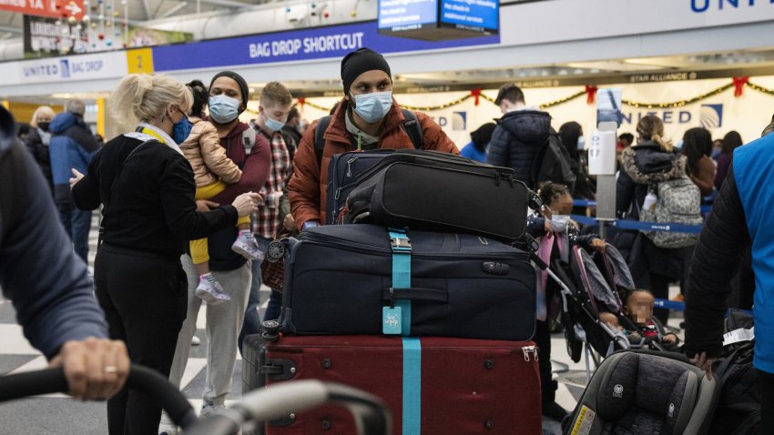 Air passengers navigate busy holiday travel crowds in Terminal 1 at O&apos;Hare International Airport, Monday, Dec. 27, 2021 in Chicago.  (E. Jason Wambsgans/Chicago Tribune/Tribune News Service via Getty Images)